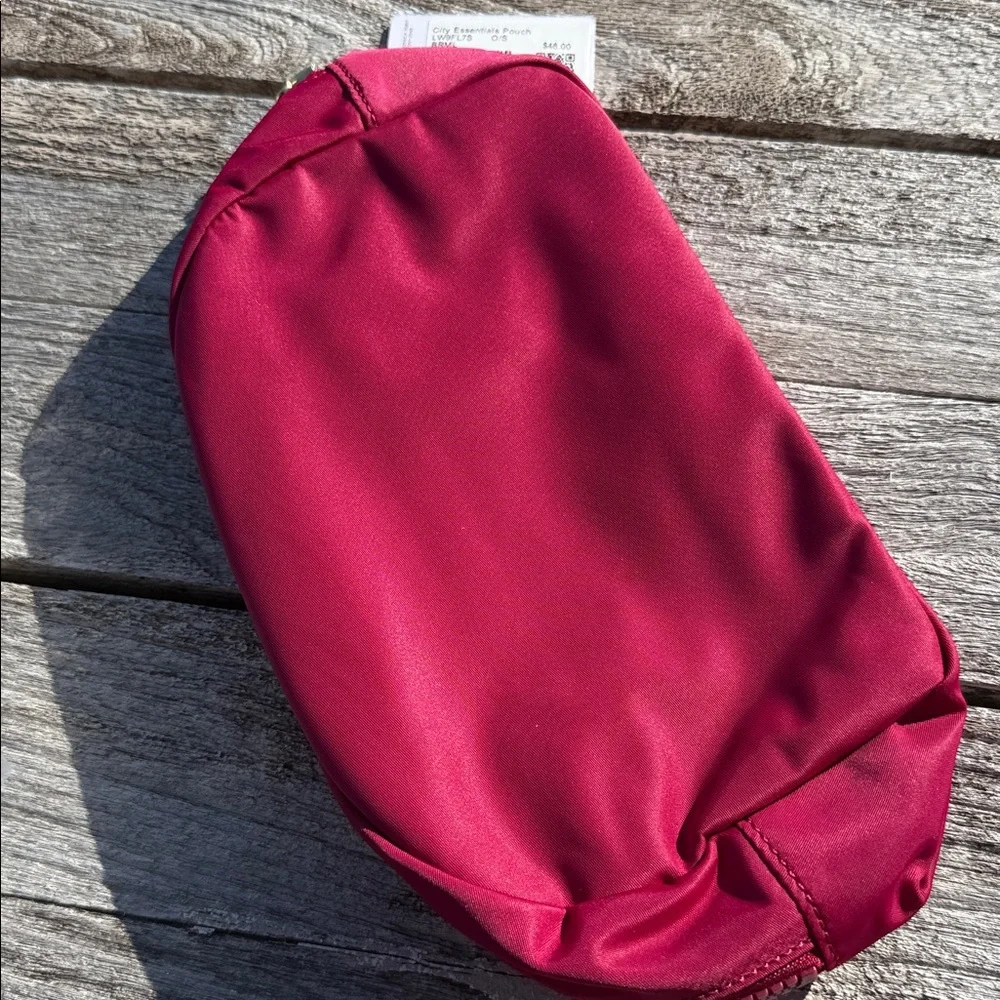 Lululemon City‎ Essentials Pouch 4L berry rumble pink nwt 💗